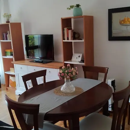 Apartment Nesla *